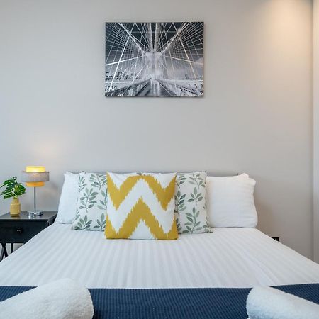 Skyvillion - Cozy Large 4 & 1 Bed Apartments In London Enfield, Mins To Tube Station, Free Wi-Fi Zewnętrze zdjęcie
