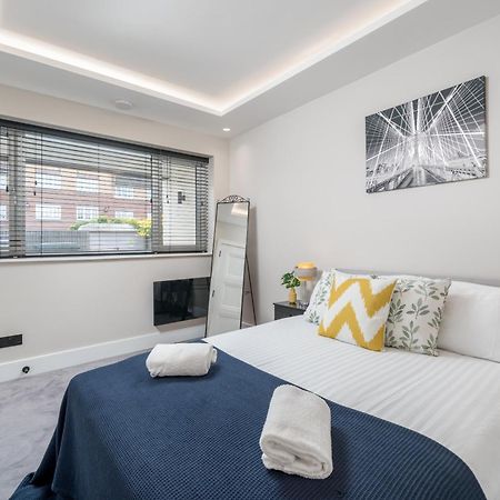 Skyvillion - Cozy Large 4 & 1 Bed Apartments In London Enfield, Mins To Tube Station, Free Wi-Fi Zewnętrze zdjęcie
