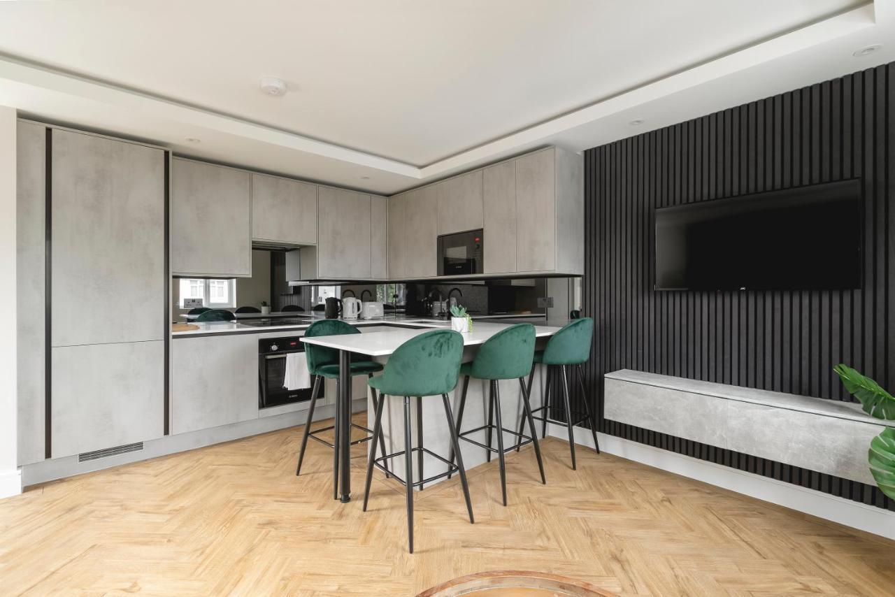 Skyvillion - Cozy Large 4 & 1 Bed Apartments In London Enfield, Mins To Tube Station, Free Wi-Fi Zewnętrze zdjęcie