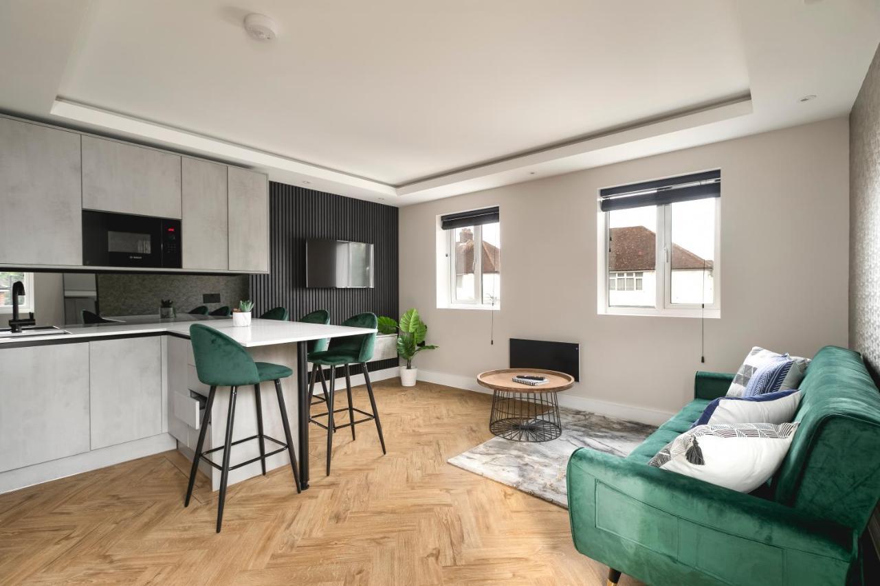 Skyvillion - Cozy Large 4 & 1 Bed Apartments In London Enfield, Mins To Tube Station, Free Wi-Fi Zewnętrze zdjęcie