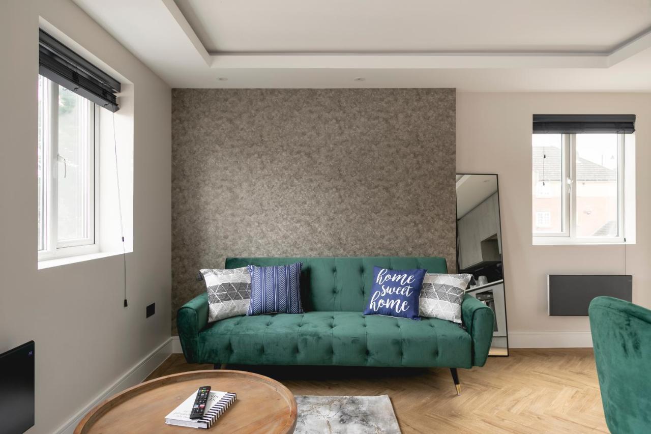 Skyvillion - Cozy Large 4 & 1 Bed Apartments In London Enfield, Mins To Tube Station, Free Wi-Fi Zewnętrze zdjęcie