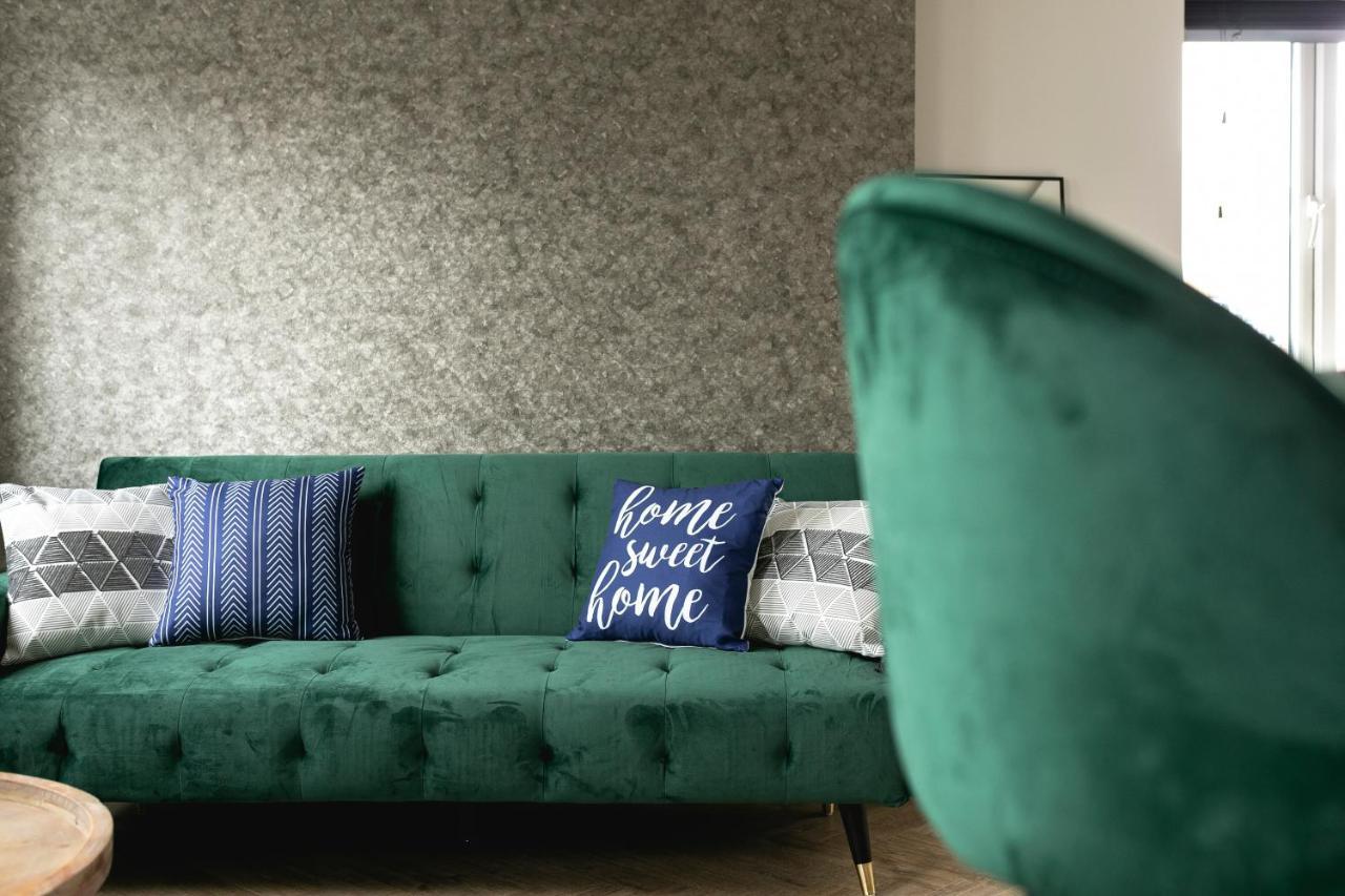 Skyvillion - Cozy Large 4 & 1 Bed Apartments In London Enfield, Mins To Tube Station, Free Wi-Fi Zewnętrze zdjęcie