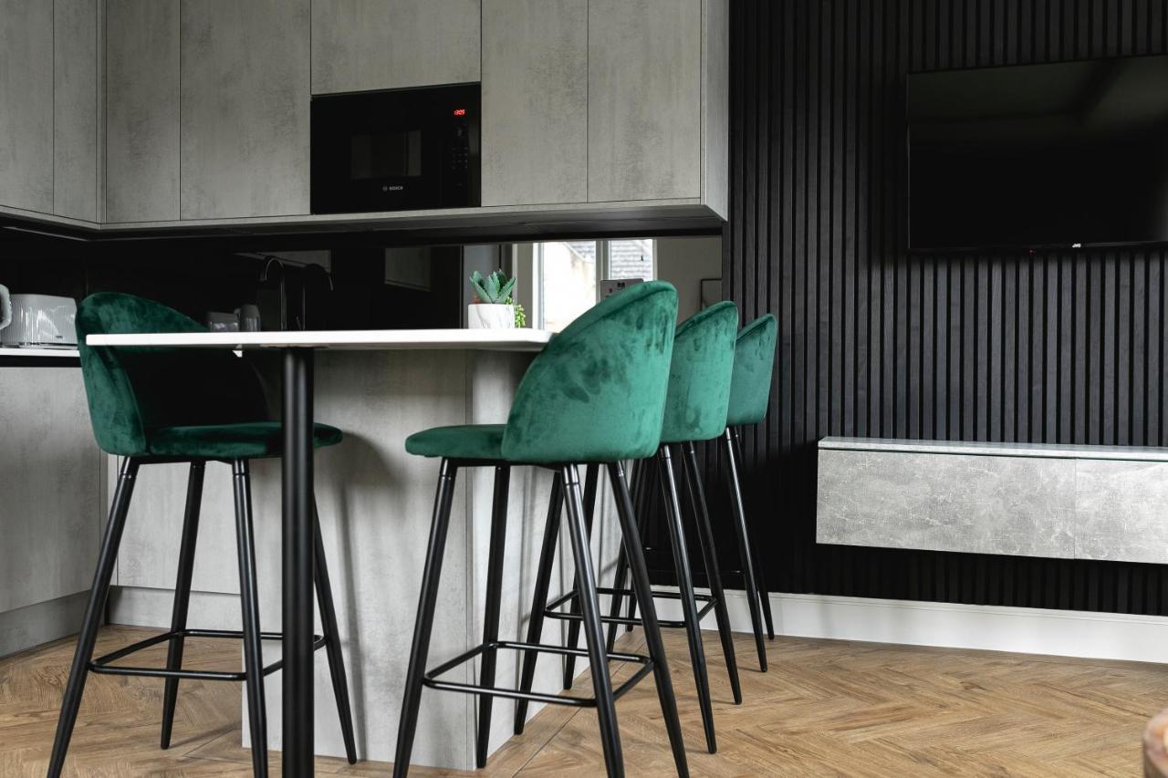 Skyvillion - Cozy Large 4 & 1 Bed Apartments In London Enfield, Mins To Tube Station, Free Wi-Fi Zewnętrze zdjęcie