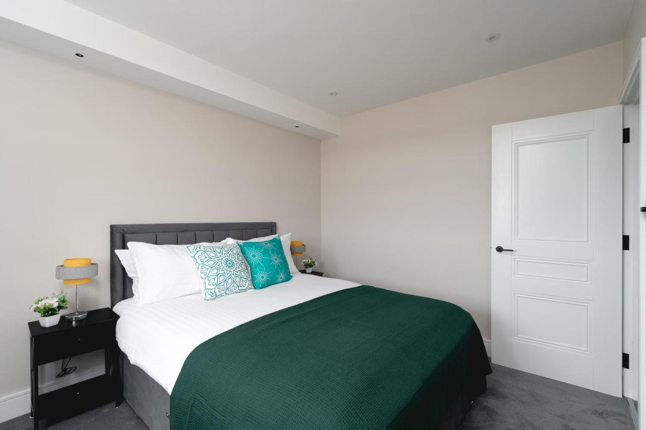 Skyvillion - Cozy Large 4 & 1 Bed Apartments In London Enfield, Mins To Tube Station, Free Wi-Fi Zewnętrze zdjęcie