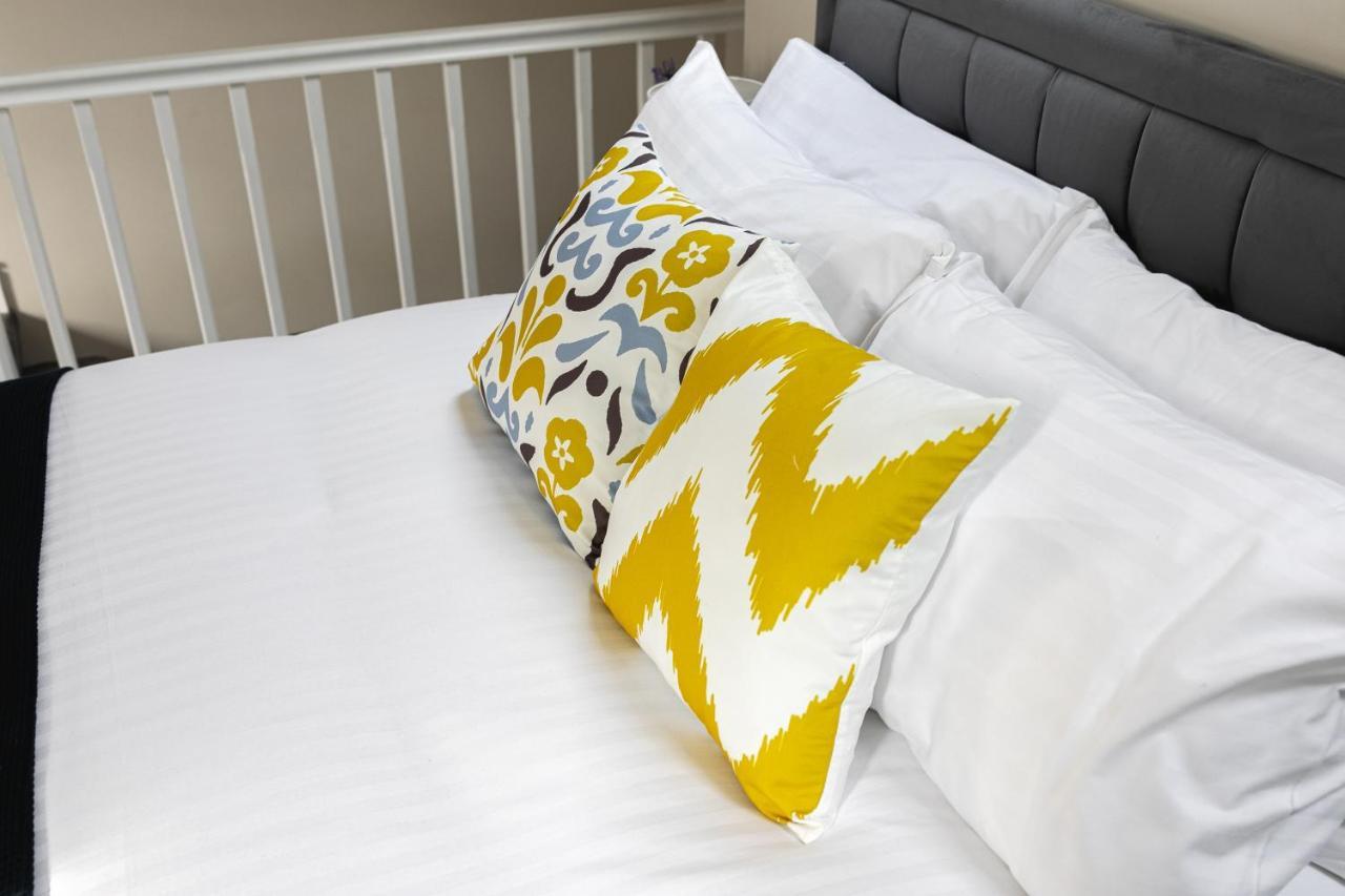 Skyvillion - Cozy Large 4 & 1 Bed Apartments In London Enfield, Mins To Tube Station, Free Wi-Fi Zewnętrze zdjęcie