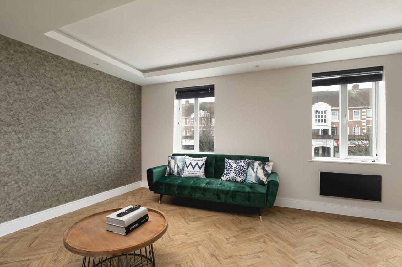 Skyvillion - Cozy Large 4 & 1 Bed Apartments In London Enfield, Mins To Tube Station, Free Wi-Fi Zewnętrze zdjęcie