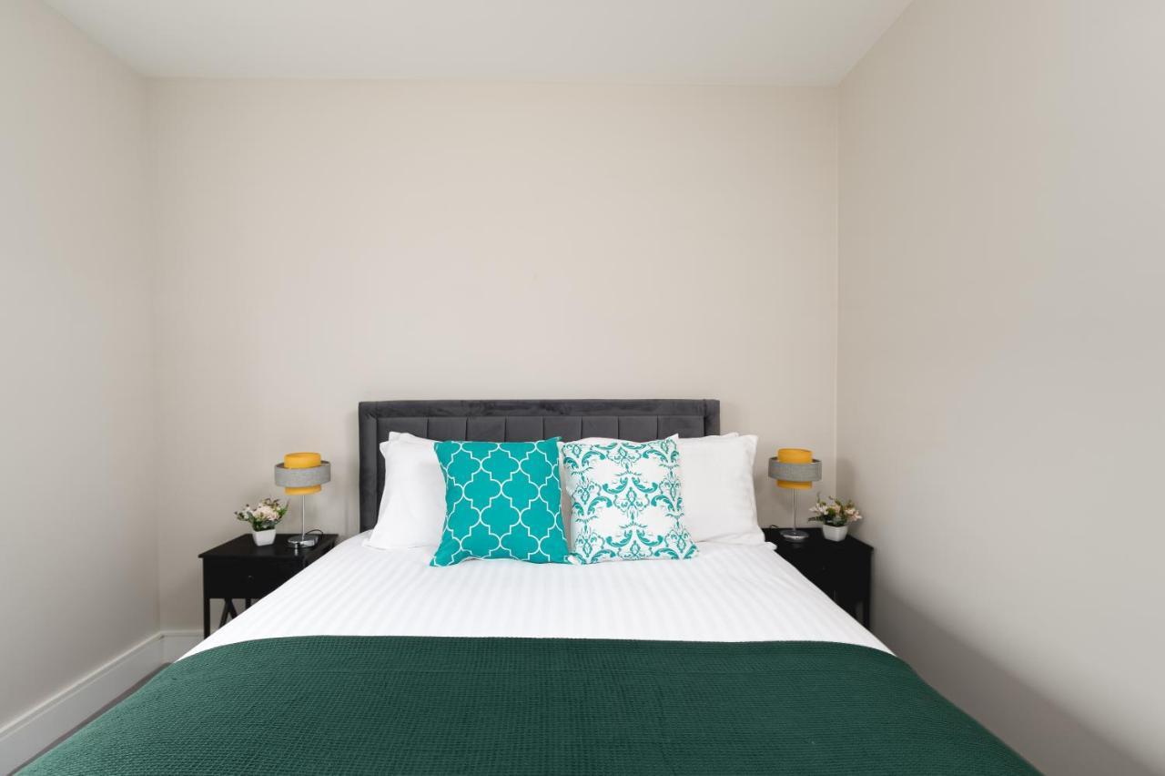 Skyvillion - Cozy Large 4 & 1 Bed Apartments In London Enfield, Mins To Tube Station, Free Wi-Fi Zewnętrze zdjęcie