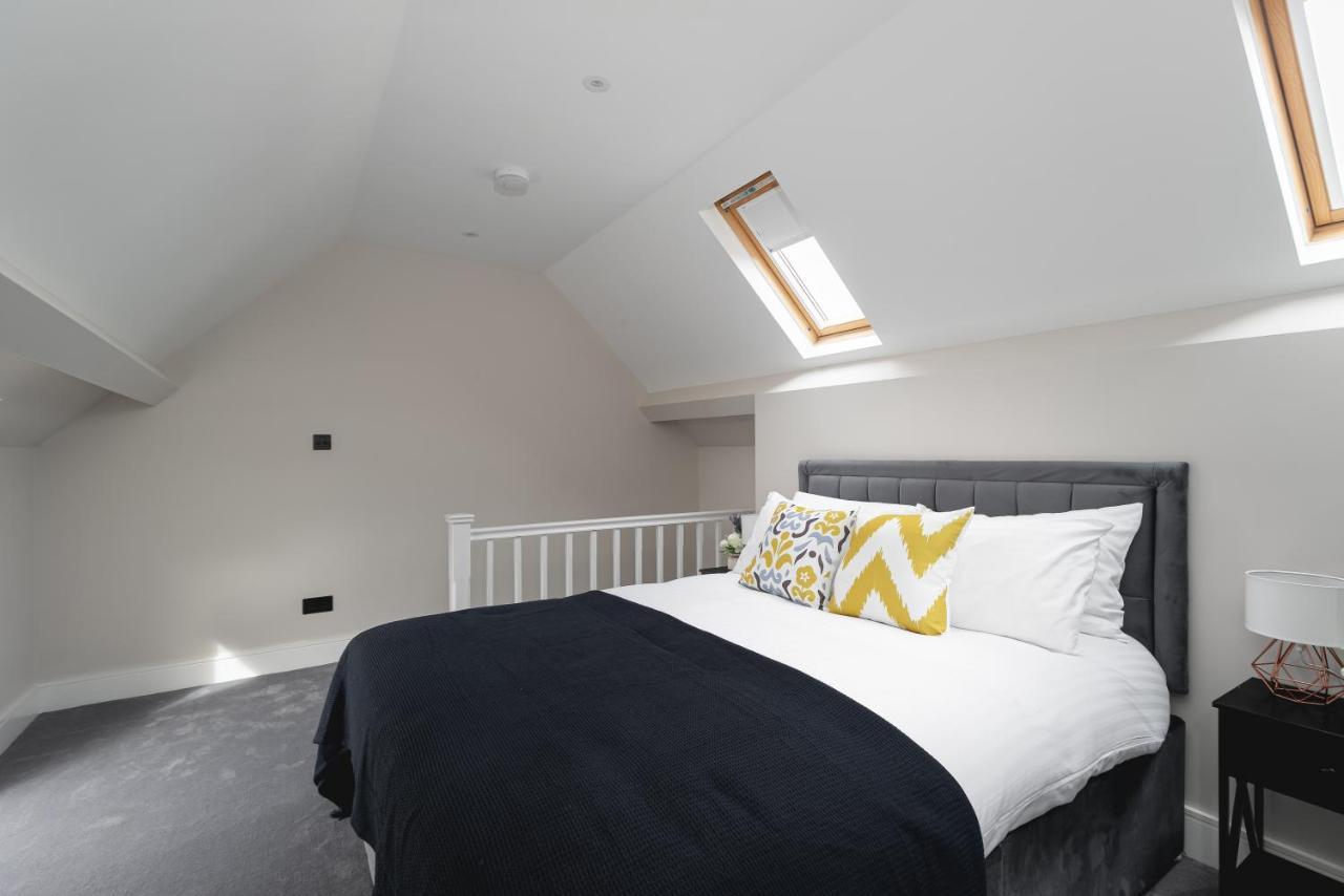 Skyvillion - Cozy Large 4 & 1 Bed Apartments In London Enfield, Mins To Tube Station, Free Wi-Fi Zewnętrze zdjęcie