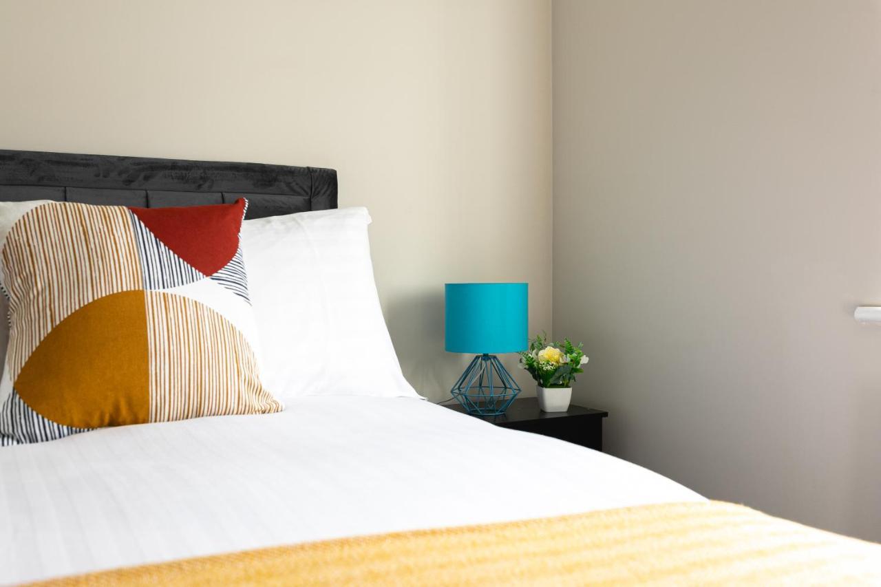 Skyvillion - Cozy Large 4 & 1 Bed Apartments In London Enfield, Mins To Tube Station, Free Wi-Fi Zewnętrze zdjęcie