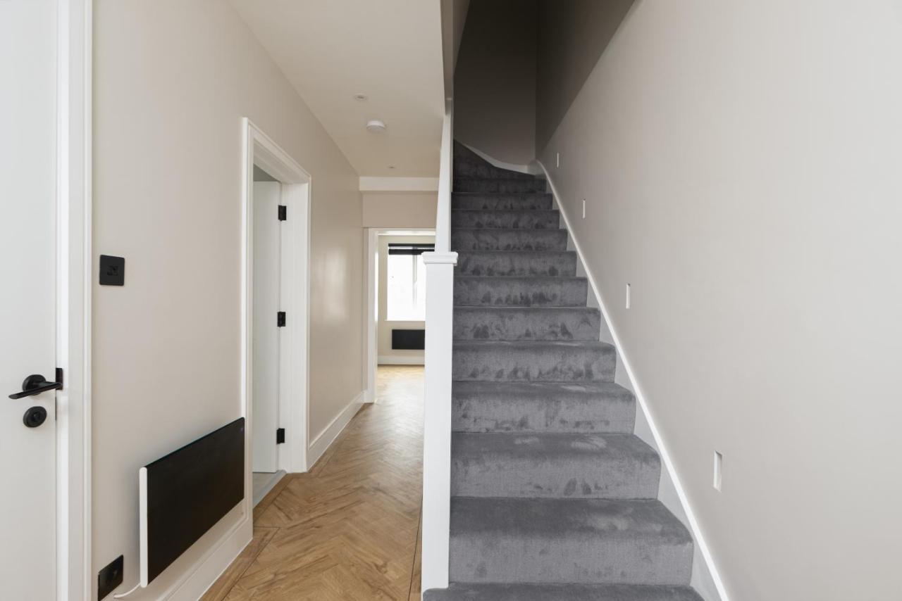 Skyvillion - Cozy Large 4 & 1 Bed Apartments In London Enfield, Mins To Tube Station, Free Wi-Fi Zewnętrze zdjęcie
