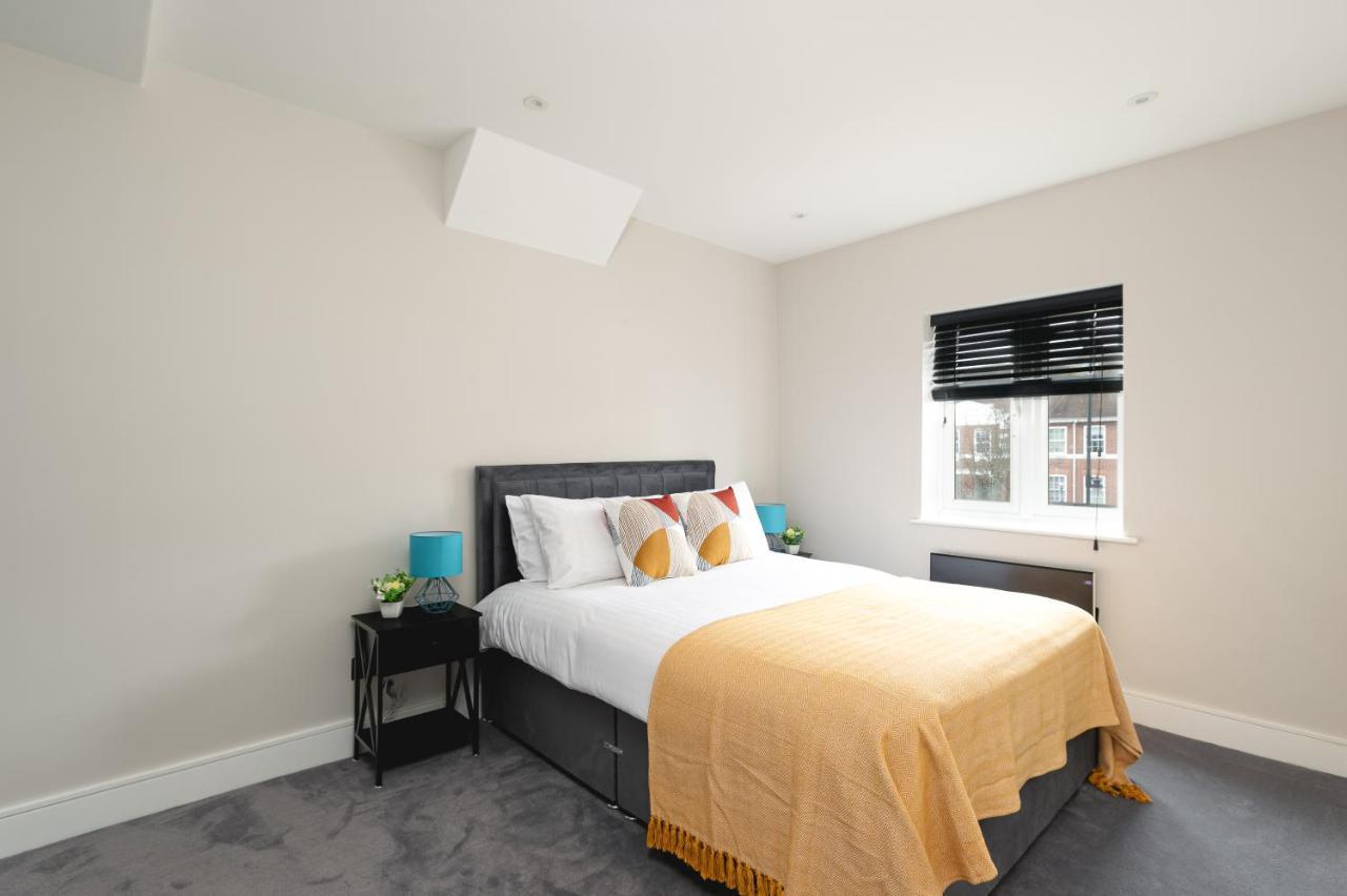 Skyvillion - Cozy Large 4 & 1 Bed Apartments In London Enfield, Mins To Tube Station, Free Wi-Fi Zewnętrze zdjęcie