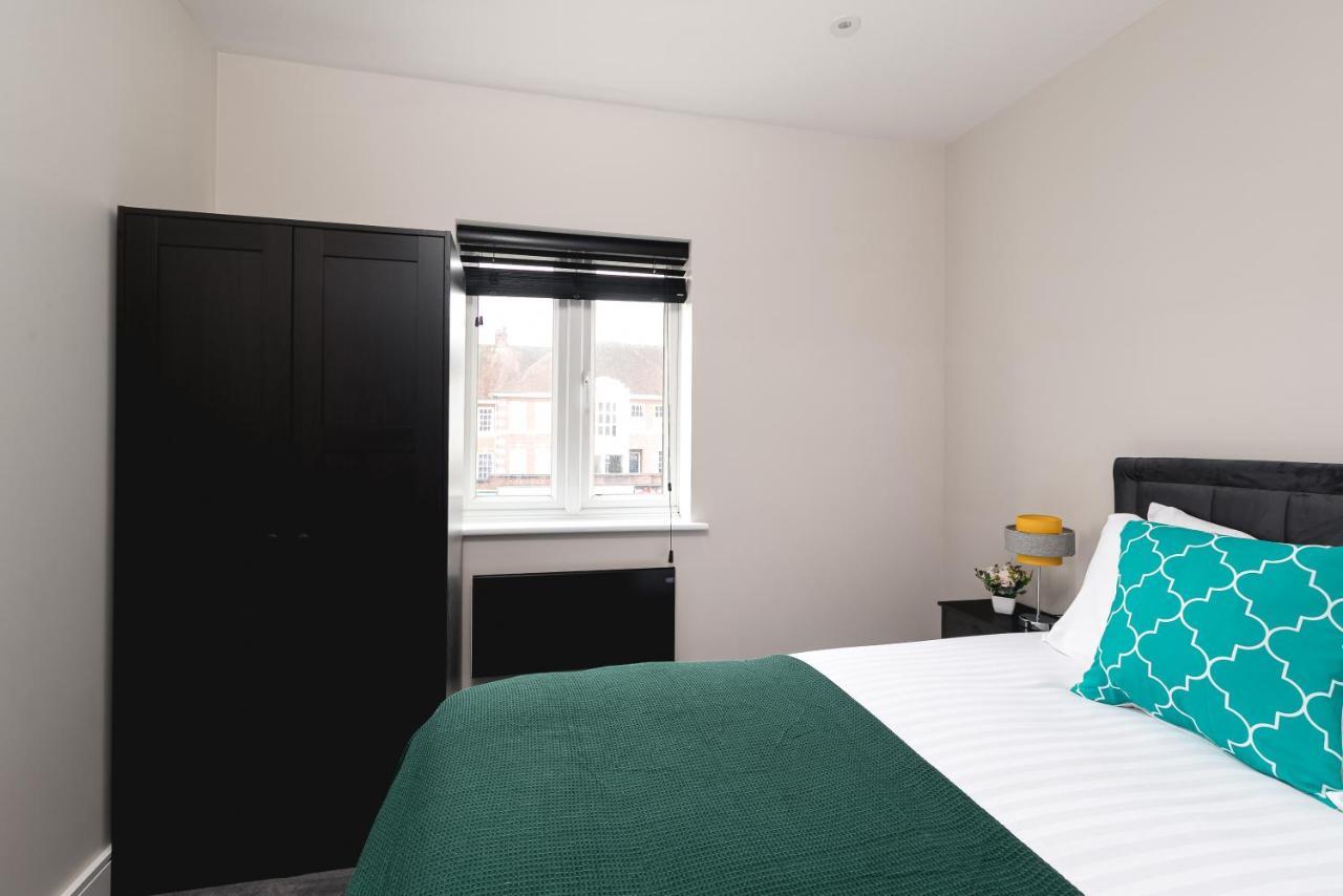 Skyvillion - Cozy Large 4 & 1 Bed Apartments In London Enfield, Mins To Tube Station, Free Wi-Fi Zewnętrze zdjęcie