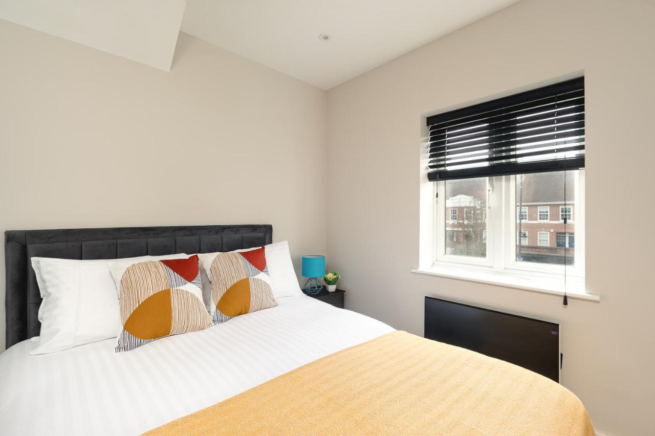 Skyvillion - Cozy Large 4 & 1 Bed Apartments In London Enfield, Mins To Tube Station, Free Wi-Fi Zewnętrze zdjęcie