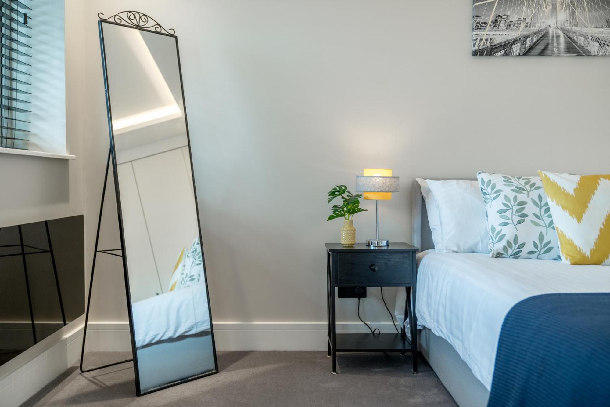 Skyvillion - Cozy Large 4 & 1 Bed Apartments In London Enfield, Mins To Tube Station, Free Wi-Fi Zewnętrze zdjęcie